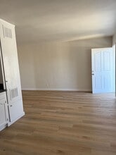 6101 Makee Ave in Los Angeles, CA - Building Photo - Building Photo