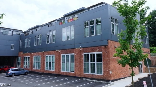 10 Ford Ave in Morristown, NJ - Foto de edificio - Building Photo