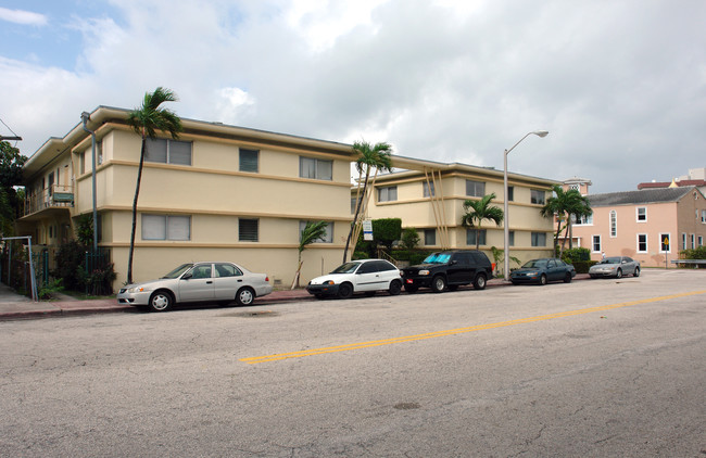 650 Court Apartments in Miami Beach, FL - Building Photo - Building Photo