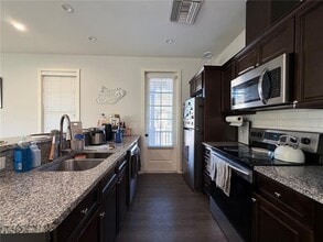 717 NW 10th St in Gainesville, FL - Building Photo - Building Photo