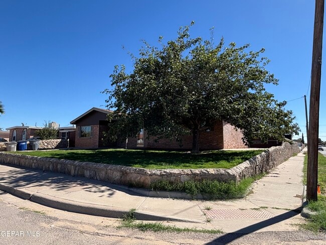 201 Romeria Dr in El Paso, TX - Building Photo - Building Photo