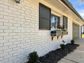 212 Fernbank St in Alpharetta, GA - Foto de edificio - Building Photo