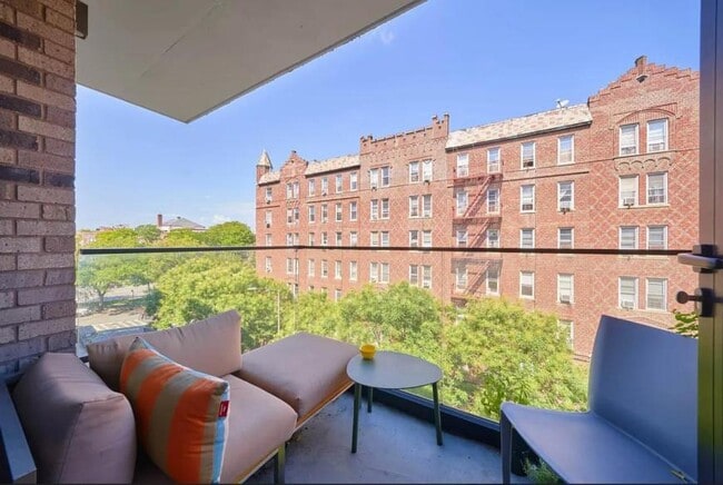 264 Webster Ave in Brooklyn, NY - Building Photo - Building Photo