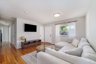 980 Dakin St in Denver, CO - Building Photo - Building Photo
