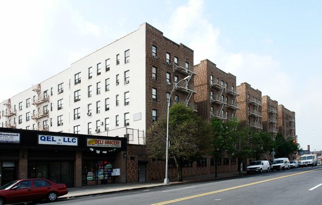 490 Southern Blvd in Bronx, NY - Foto de edificio - Building Photo