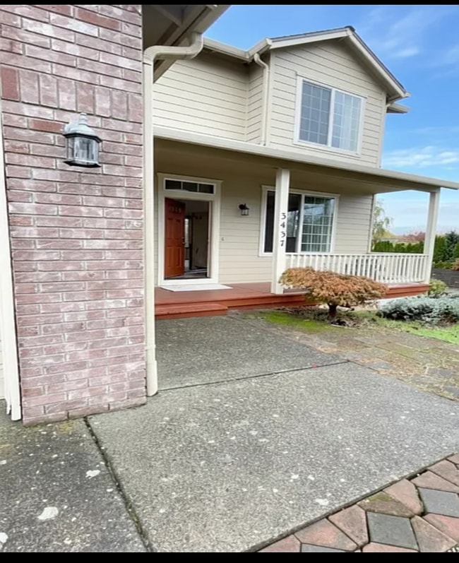 3437 SW 2nd St in Gresham, OR - Building Photo - Building Photo