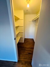 907 N Oaks Blvd in North Brunswick, NJ - Building Photo - Building Photo