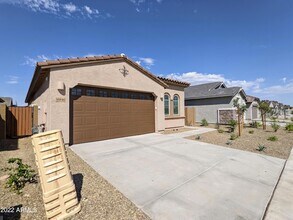 16846 W Las Palmaritas Dr in Waddell, AZ - Foto de edificio - Building Photo