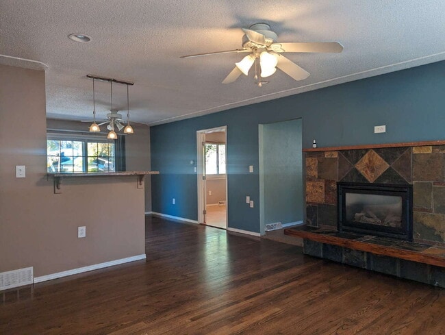 305 Cottonwood Ct in Longmont, CO - Building Photo - Building Photo