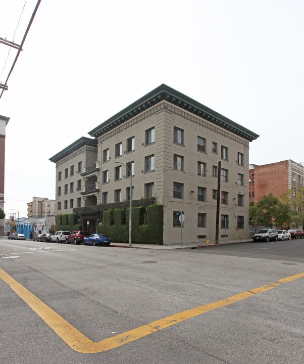 685 S Witmer St in Los Angeles, CA - Foto de edificio