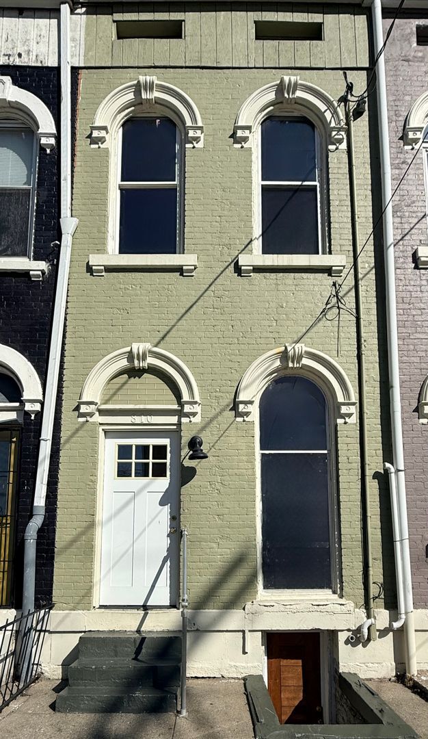 property at 810 Poplar St