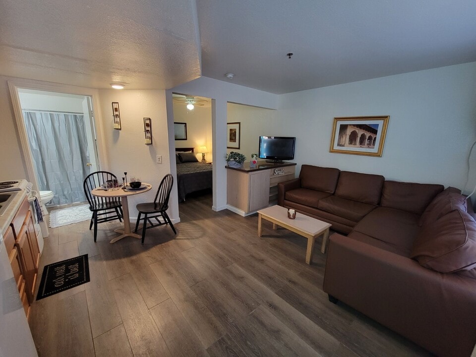 2220 Rancho Colorado Blvd, Unit Sahara in Bullhead City, AZ - Foto de edificio