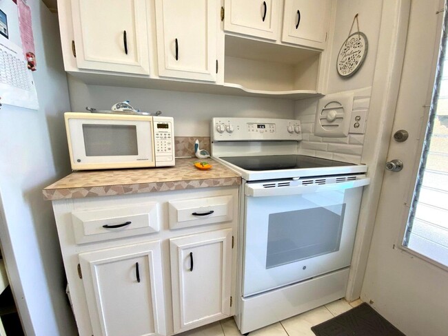 property at 1110 N Riverside Dr