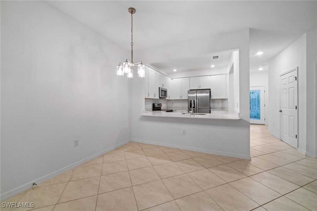 2878 Blossom Wy in Naples, FL - Building Photo
