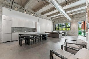 1749 NE Miami Ct in Miami, FL - Building Photo