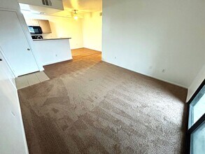 8250 N Grand Canyon Dr in Las Vegas, NV - Foto de edificio - Building Photo