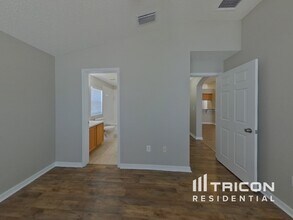 11749 Lynmoor Dr in Riverview, FL - Building Photo - Building Photo