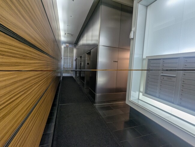 659 W Randolph St, Unit 711 in Chicago, IL - Foto de edificio - Building Photo