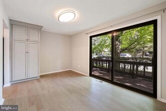 2143 Colts Neck Ct in Reston, VA - Building Photo - Building Photo
