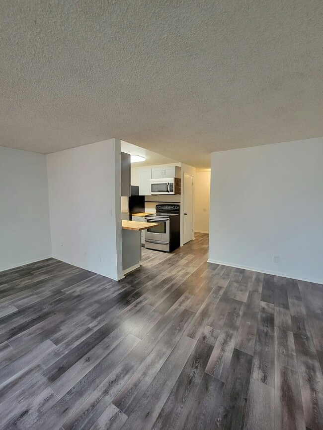 property at 318 S 174th Pl