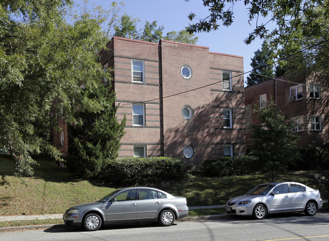 4573 Macarthur Blvd NW in Washington, DC - Building Photo - Building Photo