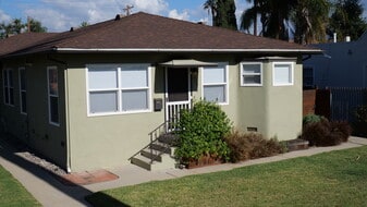 259 E Puente St in Covina, CA - Building Photo