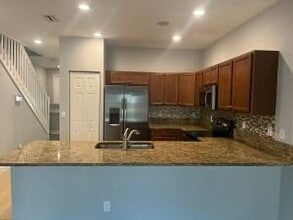 2007 Oysterwood Ln in Riviera Beach, FL - Foto de edificio - Building Photo