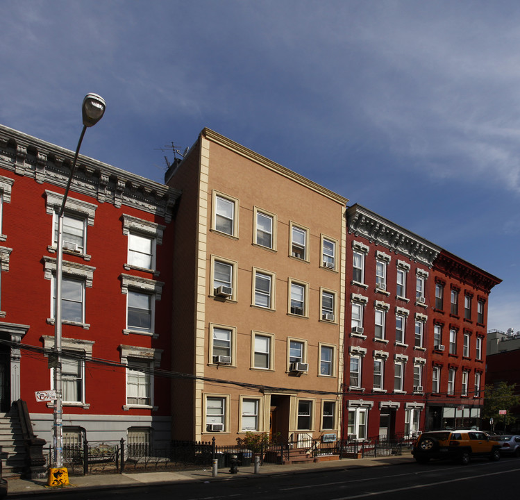 86 Berry St in Brooklyn, NY - Building Photo