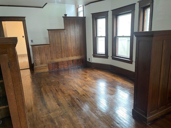 718 Washington Ave, Unit Right Side in Dunkirk, NY - Building Photo - Building Photo