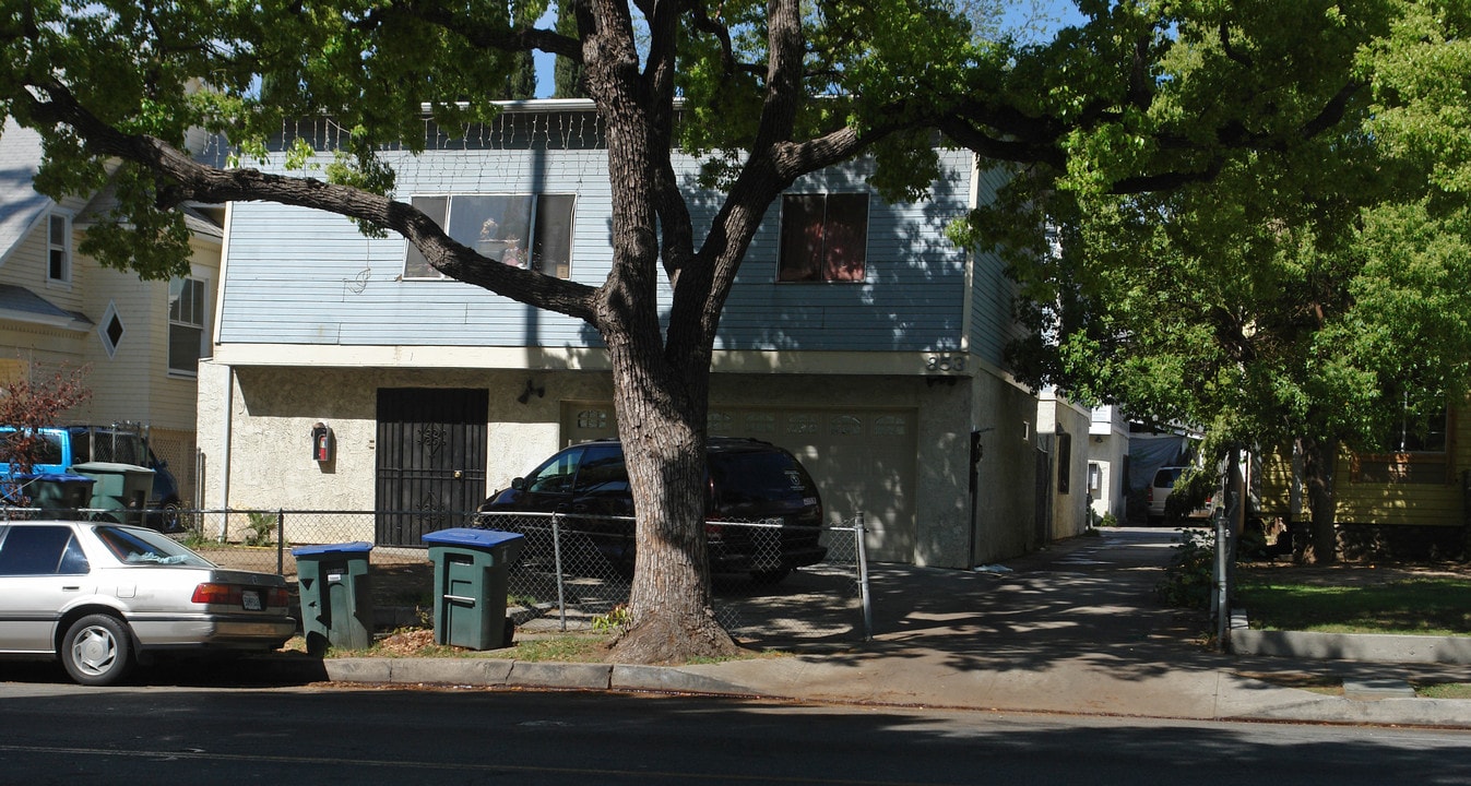853 Los Robles Ave in Pasadena, CA - Foto de edificio