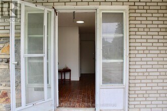 8 Doverwood Ct in Toronto, ON - Building Photo - Building Photo