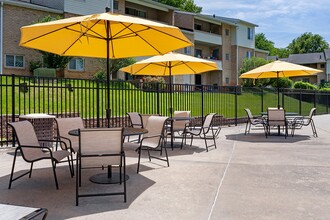 The Apartments at Saddle Brooke in Cockeysville, MD - Foto de edificio - Building Photo