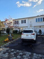 127 E 12th St in Huntington Station, NY - Building Photo