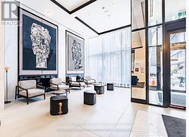 8 Wellesley St W in Toronto, ON - Building Photo - Building Photo