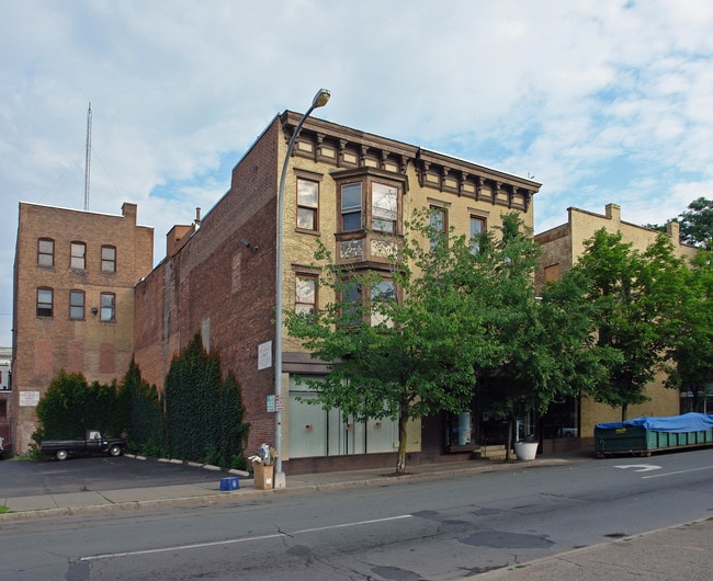 137 4th St