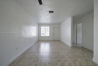 11250 SW 7th St in Miami, FL - Building Photo - Building Photo