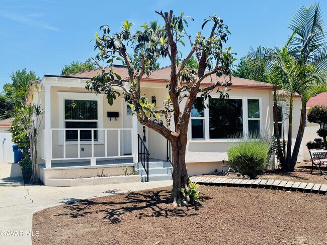 6533 Balcom Ave in Los Angeles, CA - Building Photo - Building Photo