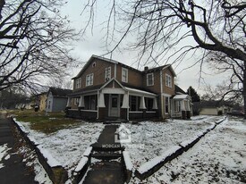 903 College Dr, Unit 1 in Anderson, IN - Building Photo