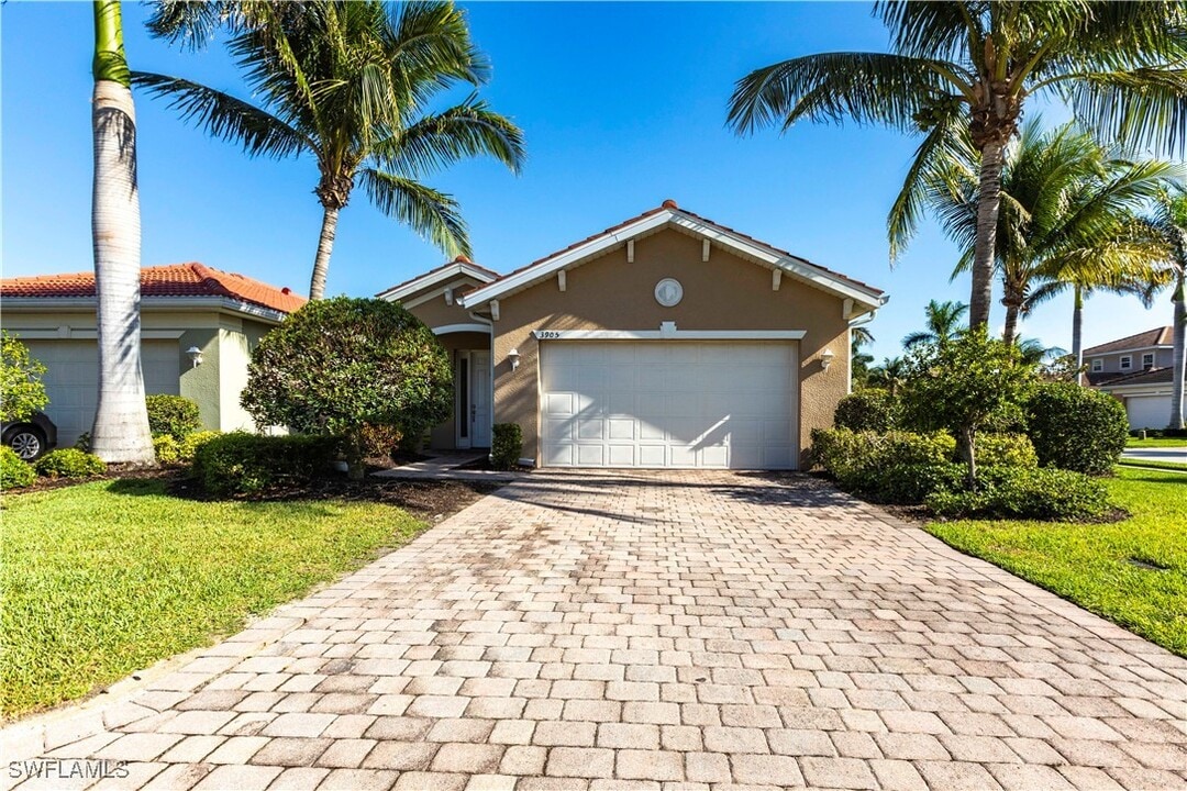 3905 Dunnster Ct in Ft. Myers, FL - Foto de edificio