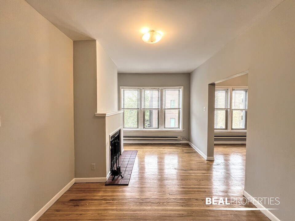 624 W Barry Ave in Chicago, IL - Building Photo