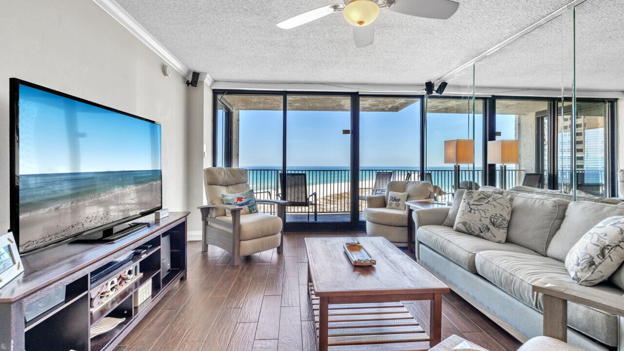 7205 Thomas Dr in Panama City Beach, FL - Building Photo
