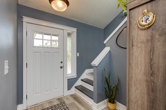 1026 E 15th St in Lafayette, OR - Foto de edificio - Building Photo