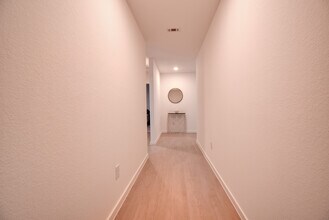 410 Emma St in Angleton, TX - Building Photo - Building Photo