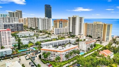 3181 S Ocean Dr, Unit 103 in Hallandale Beach, FL - Foto de edificio - Building Photo