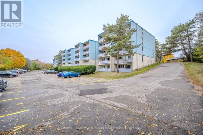 105 Conroy Crescent in Guelph, ON - Building Photo - Building Photo
