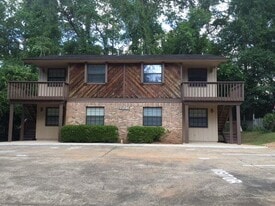 2081 Sandcastle Dr in Tallahassee, FL - Building Photo