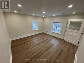 13 Thomas St in Mississauga, ON - Building Photo - Building Photo