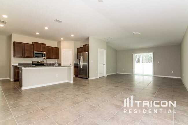 1748 Broad Winged Hawk Dr in Ruskin, FL - Building Photo - Building Photo