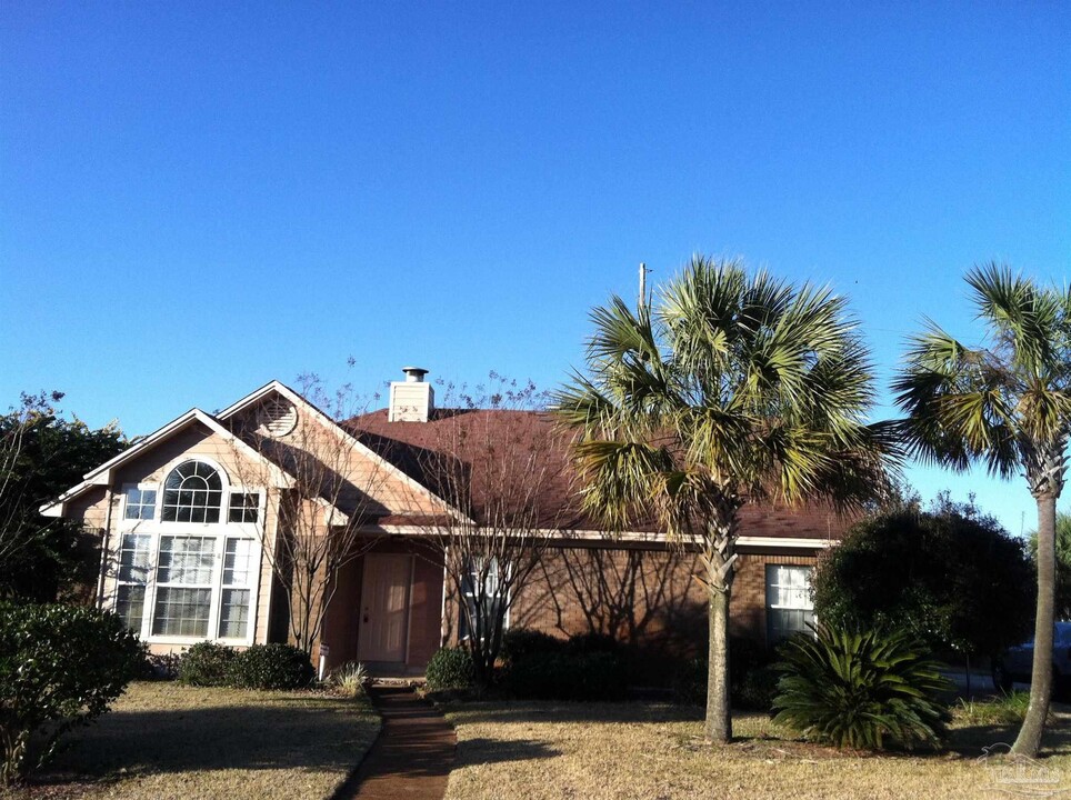 9404 Victoria Ln in Navarre, FL - Building Photo