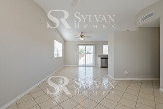 6030 S Pin Oak Dr in Tucson, AZ - Building Photo - Building Photo